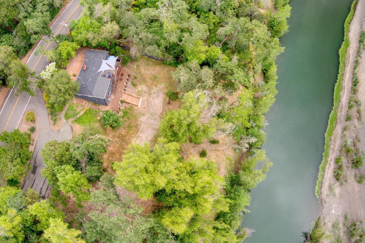 Rivers Breeze Relaxing Riverside Cabin With Private Suite Kayaks Гілдсбурґ Екстер'єр фото