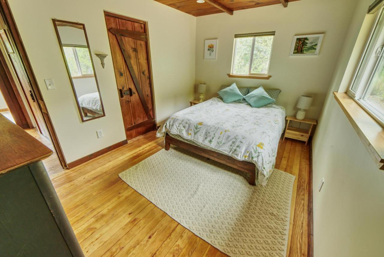 Rivers Breeze Relaxing Riverside Cabin With Private Suite Kayaks Гілдсбурґ Екстер'єр фото