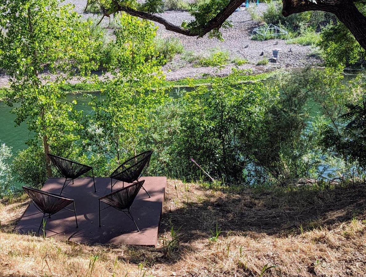 Rivers Breeze Relaxing Riverside Cabin With Private Suite Kayaks Гілдсбурґ Екстер'єр фото